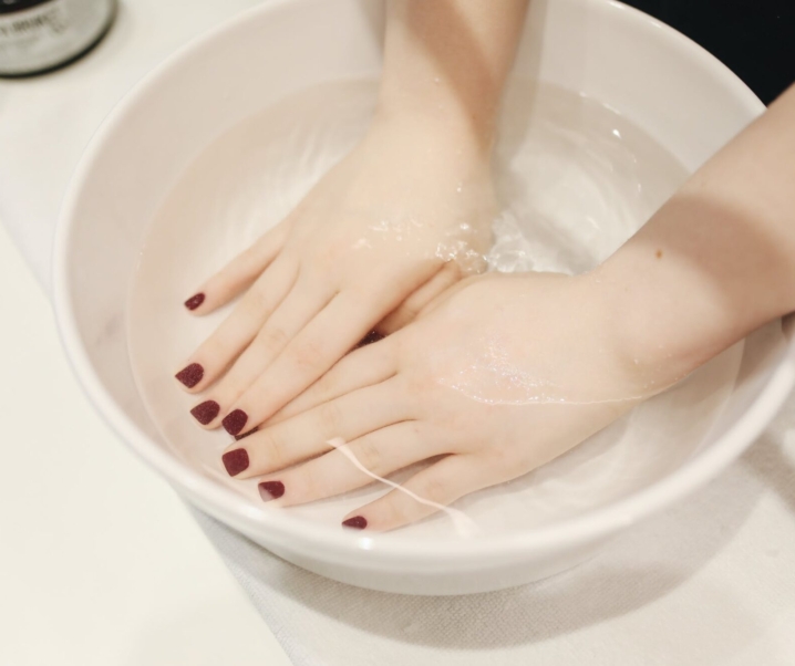 Why water dries rather than moisturizes the skin